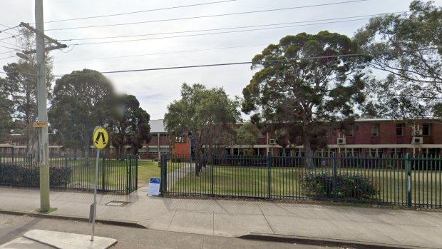 Student with knife sends Sydney school into lockdown, staff member injured
