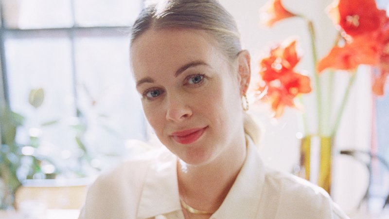 Alison Roman promovira kulinariko, ki je zabavna in ne 'lena'