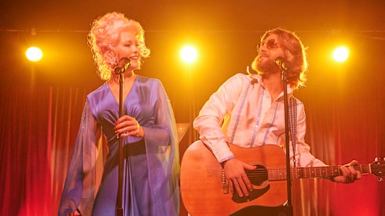 Krew Boylan as Dolly Parton impersonator Red and Daniel Webber as Kenny in Seriously Red.