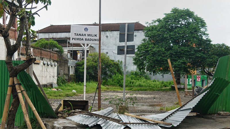 After years of bad blood, there’s finally action at Bali’s desolate Sari Club site