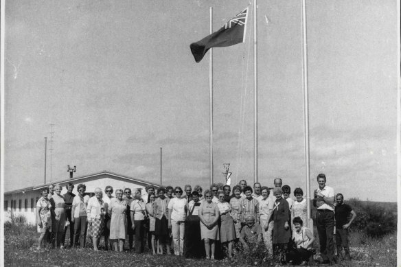 An historic picture - the first group of tourists (from all over Australia) rally round the flag at Hutt River Principality. Prince Leonard is arrowed.
A group of tourists surrounds the flag at Hutt River principality. Arrow shows "Prince" Leonard. February 25, 1973. 