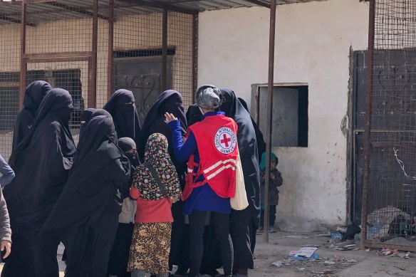 A team from the International Committee for the Red Cross visits the al-Hawl camp 