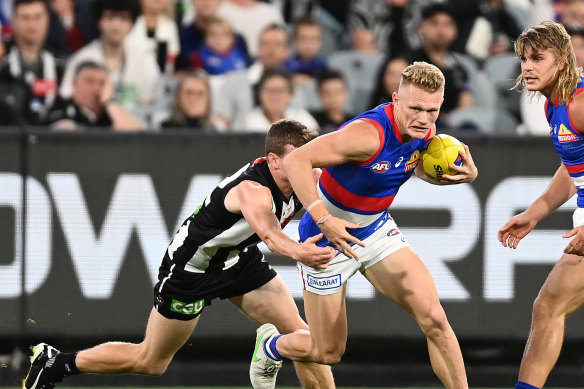 Adam Treloar on the run for the Bulldogs in their win over Collingwood on Friday night.
