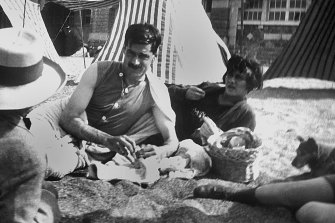 Coco Chanel and her lover Arthur “Boy ” Capel on the beach in Saint Jean de Luz in 1917.