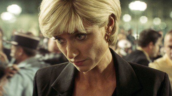 Australian actress Elizabeth Debicki reprises her role as Princess Diana.