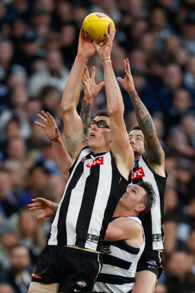 Mason Cox of the Magpies marks ahead of Patrick Dangerfield.