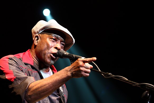 Buddy Guy playing at Bluesfest in 2010.
