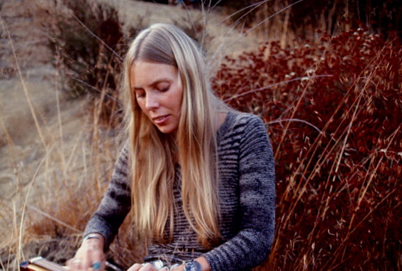 Tony Wellington offers some brief in-depth assessments of musicians such as Joni Mitchell. 