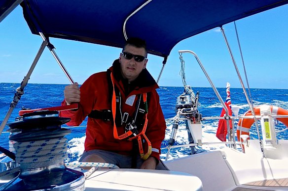 David Hows supostamente deve à equipe mais de US$ 200.000. 