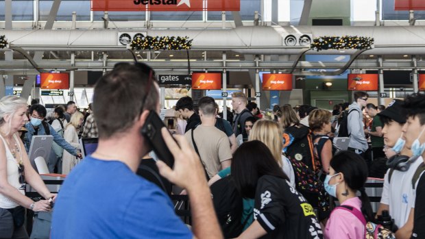 Flight delays, cancellations fuel jump in airline complaints
