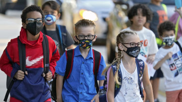 Telethon Kids Institute says mask-wearing at school for Years 3 and up should be encouraged now, even though the state will only mandate it when cases climb. 