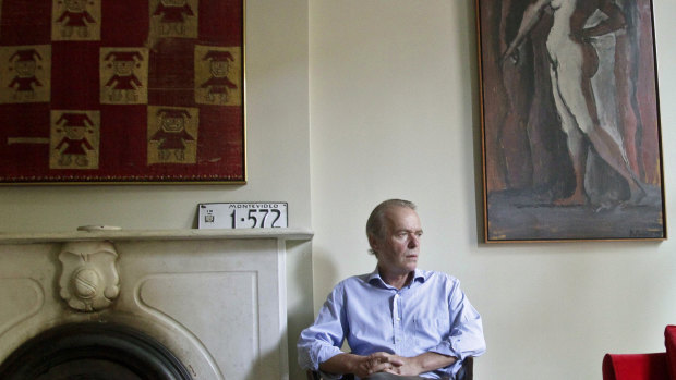 Martin Amis seen in the living room of the house he bought in New York in 2012. 