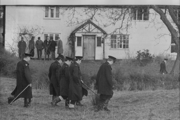 Weeks after she went missing, police search a farmhouse in Hertfordshire in 1970 for Muriel McKay.