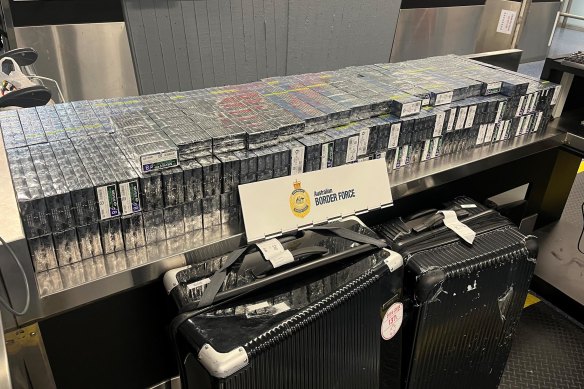 Japanese tourists have been caught trying to smuggle more than 300,000 cigarettes into Sydney.