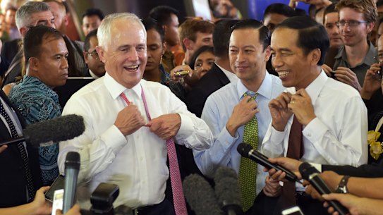 Thomas Lembong (centre, green tie) having fun with Malcolm Turnbull and Joko Widodo during a visit to Jakarta’s Tanah Abang market in November 2015.