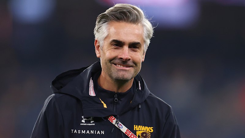 Big-name assistant throws his hat in the ring for the Carlton job, not Essendon’s