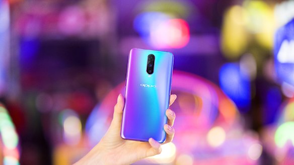 Oppo's R17 Pro borrows a lot of tricks from the flagships of Huawei, Samsung and Apple, but sells for considerably less.
