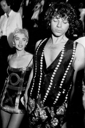 Michael Hutchence escorts Kylie Minogue to the premiere of The Delinquents, 1989.