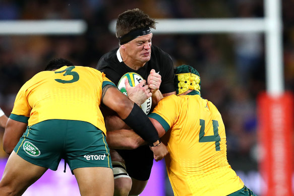 Scott Barrett has been sin-binned as the Wallabies ramp up the pressure in the closing stages.
