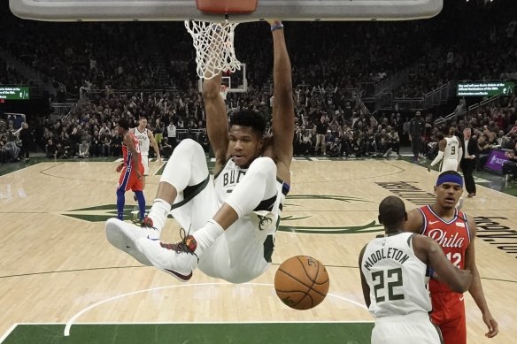 Giannis Antetokounmpo led the Bucks to victory over the 76ers.