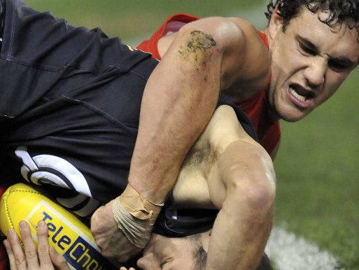 Mumford wrangles Carlton’s Aaron Joseph in 2010.