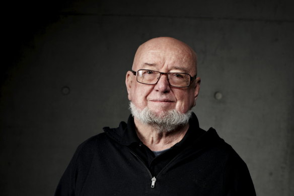 Tom Keneally will sing at the Edinburgh book festival later this year.