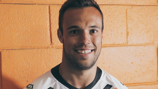 Tigers halfback Brooks proves loyalty is not dead in rugby league