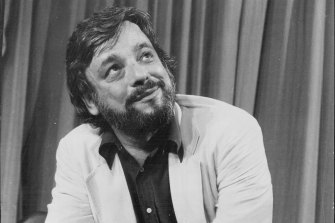Stephen Sondheim at Sydney International airport after arriving to attend conferences on live theatre in 1977.