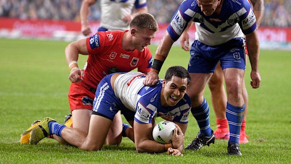 Reimis Smith goes over for the Dogs.