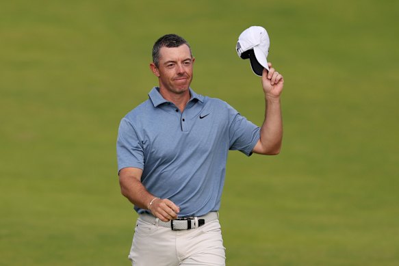 McIlroy acknowledges the crowd on the 18th hole on Sunday.