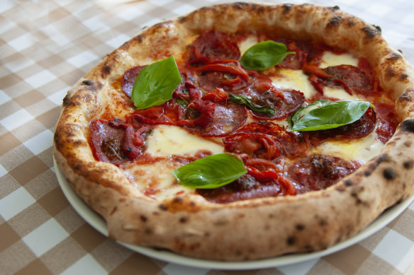 The 𝄒nduja pizza with red capsicum and spicy salami.