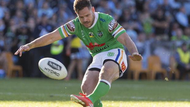Aidan Sezer slots the winning field goal for Canberra, his third one-pointer of the match.