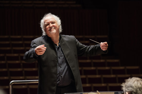 Donald Runnicles encouraged Beethoven’s long phrases to unfold, bloom and arch.