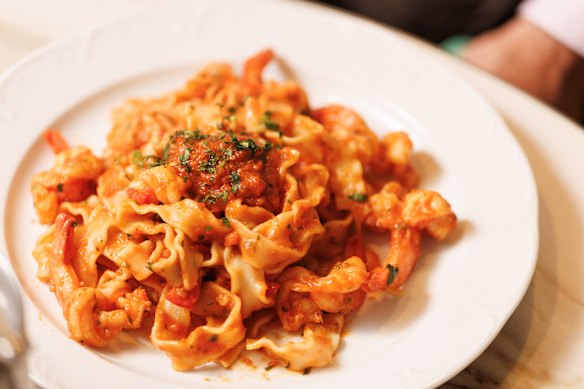 Glover’s pasta con gamberi: 
Mafaldine pasta, king prawns, chilli, garlic, white wine and tomato sugo.