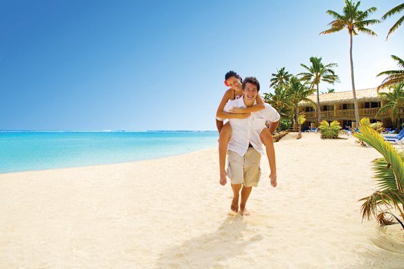 Barefoot romance adventures await on the sands of Rarotonga. 