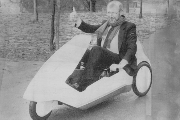 Sir Clive in the C5 at the Alexandra Palace, London launch, 1985.