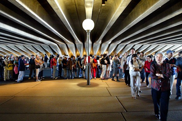 People to the concuroses to enter Sydney's homework operates in 2003. Those long population that supported Monumignal Steps.