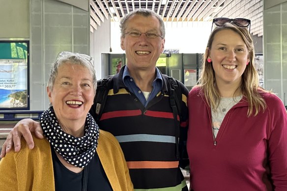 Kellie Floyd (far right) and her German “parents”, Gerlinde and Thomas in 2023 (25 years later).