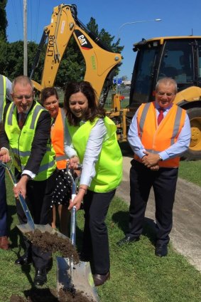 Premier Annastacia Palaszczuk and federal Roads Minister Paul Fletcher begin $400 million highway widening at Rocklea.