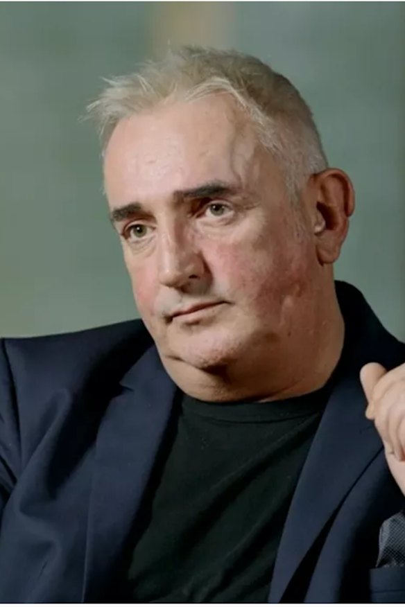 O investigador particular Gavin Burrows visto em um documentário da BBC de 2021.