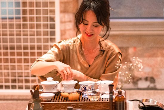 Tea pouring ceremony at Altitude Tea, Waterloo.