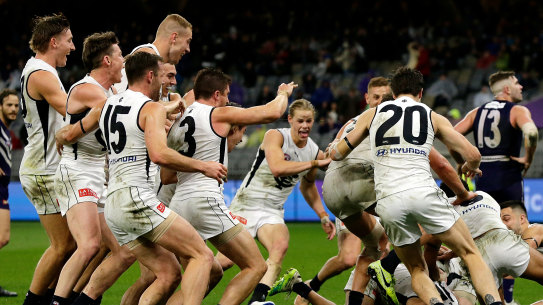 Carlton players rush Jack Newnes after his goal. 