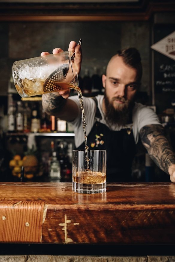 The drinks list includes several negroni variants.