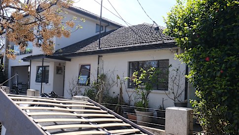 Darren says his house in Maribyrnong was burgled just days after it was flooded.