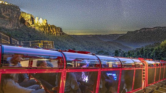 The Scenic Railway durante o evento noturno 'Nocturno'.