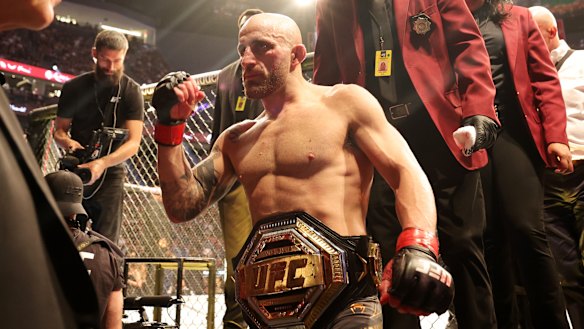 Alex Volkanovski is still the featherweight champion.