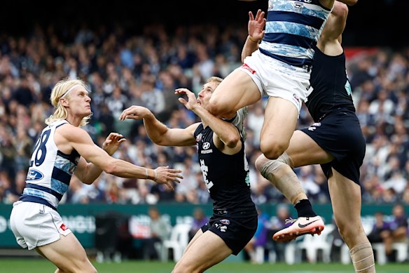 Shannon Neale got up high for an unsuccessful mark over Nick Haynes.