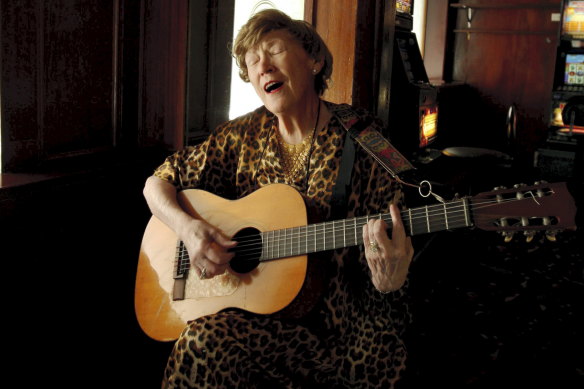 Doris Goddard performs at the Hollywood Hotel in 2009. 