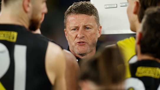Damien Hardwick addresses his players during the game against North Melbourne.