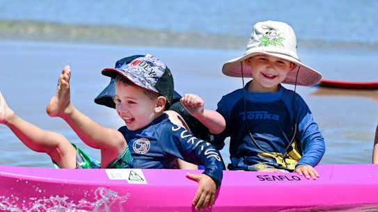 Kids enjoy the return to summer weather at Frankston beach with more warm temperatures on the way.
